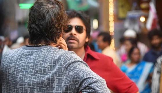 పవన్‌ సినిమాకు ముంబై సినీ కార్మికులు!
