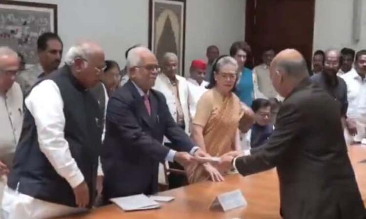 నామినేషన్ వేసిన జస్టిస్ సుదర్శన్ రెడ్డి