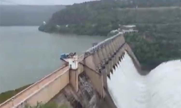 శ్రీశైలంకు పెరిగిన వరద ఉధృతి