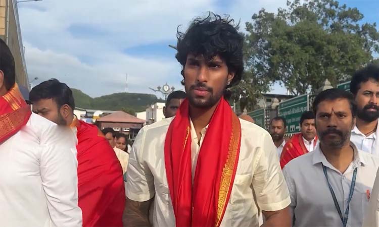 శ్రీవారి సన్నిధిలో తిలక్ వర్మ