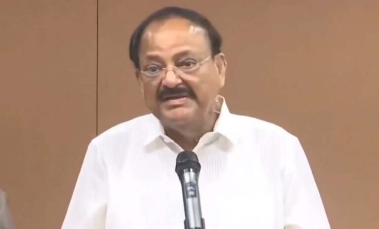 బూతు నేతలకు ఓటుతో గుణపాఠం:వెంకయ్య