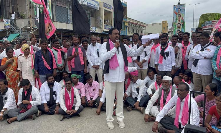 కాంగ్రెస్ అంటేనే మోసం..ఎర్రబెల్లి ఫైర్