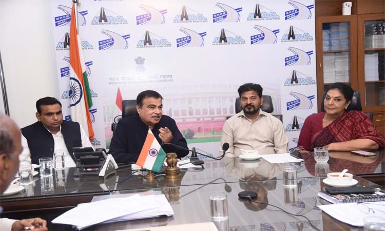 గడ్కరీతో సీఎం రేవంత్ భేటీ