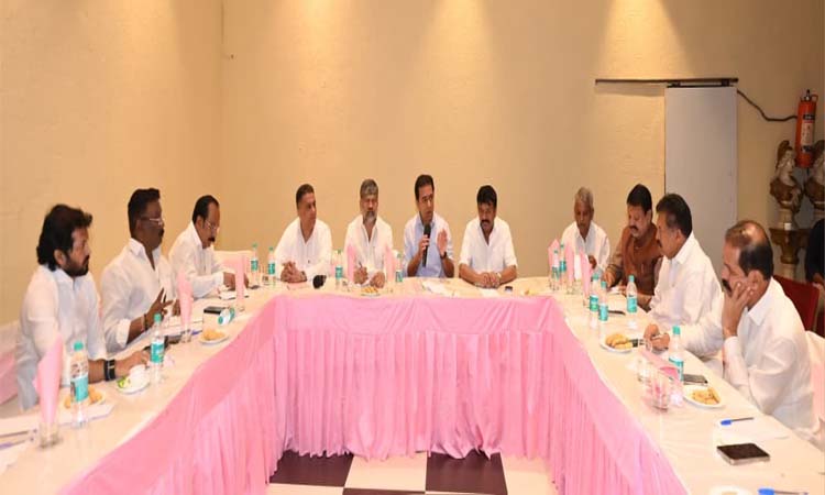 KTR:కుప్పకూలిన హైదరాబాద్ ఆర్థిక వ్యవస్థ