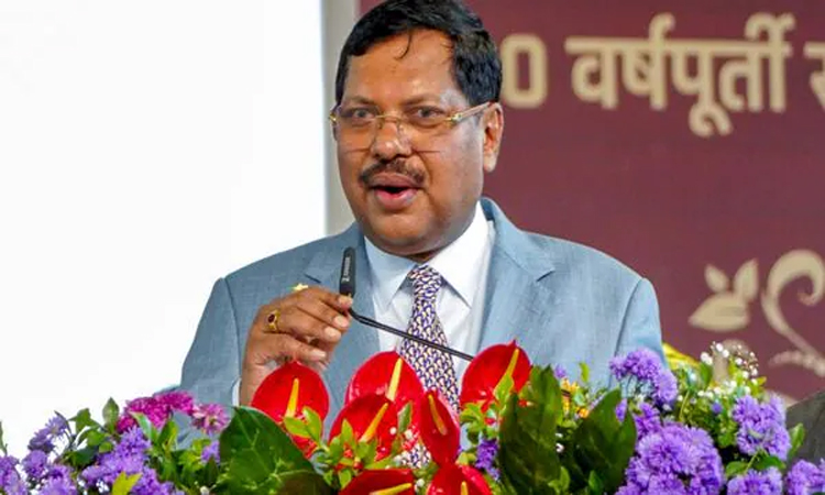 సీజేఐపై షూతో దాడికి యత్నం!