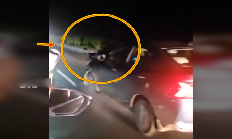 బైక్‌ను కిలోమీటర్ ఈడ్చుకెళ్లిన కారు