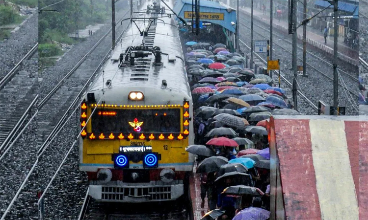 ‘మొంథా’ ఎఫెక్ట్..54 రైళ్లు రద్దు