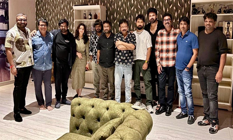 ఆర్జీవీ ఇంట్లో డైరెక్టర్స్ డెన్!