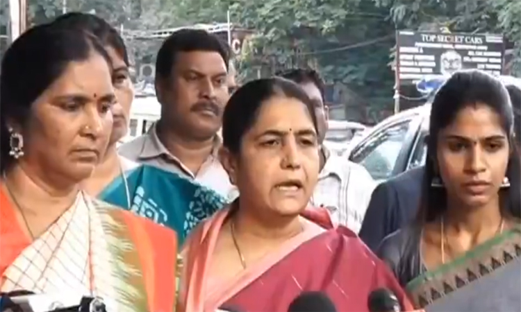 ఈ ప్రభుత్వంలో మహిళలకు గౌరవం లేదు!