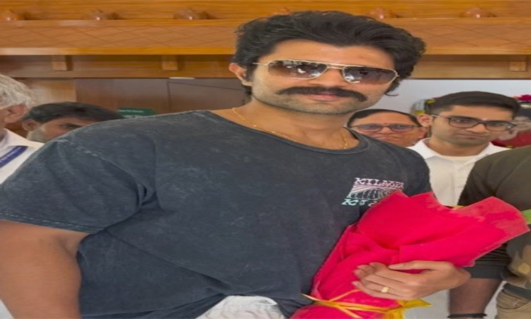 విజయ్ దేవరకొండ చేతికి రింగ్..!