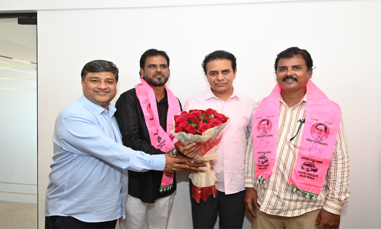 బీఆర్‌ఎస్‌లోకి ఎంఐఎం నేతలు