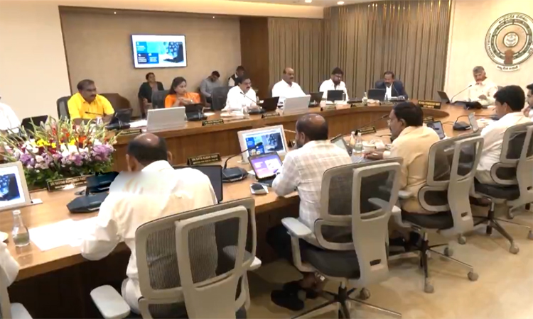 మంత్రులపై చంద్రబాబు ప్రశంసలు