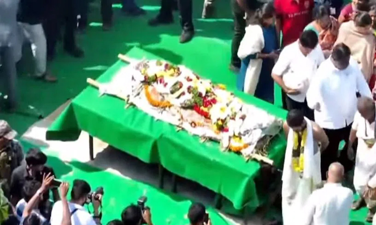 ముగిసిన అందెశ్రీ అంత్యక్రియలు