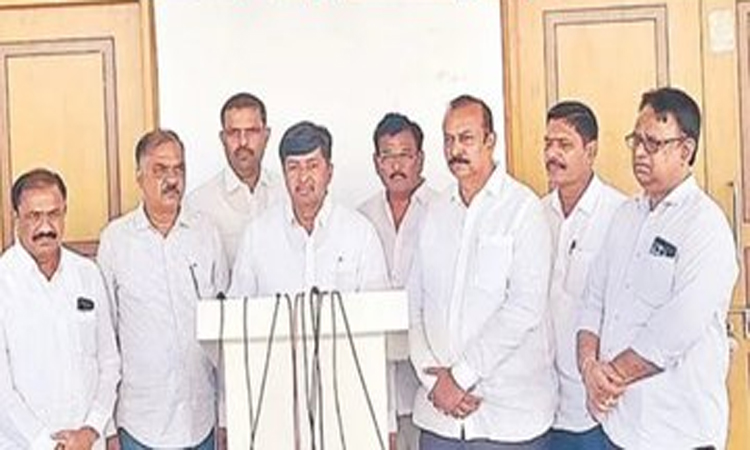 ప్రభుత్వానికి కాంట్రాక్టర్లు అల్టిమేటం