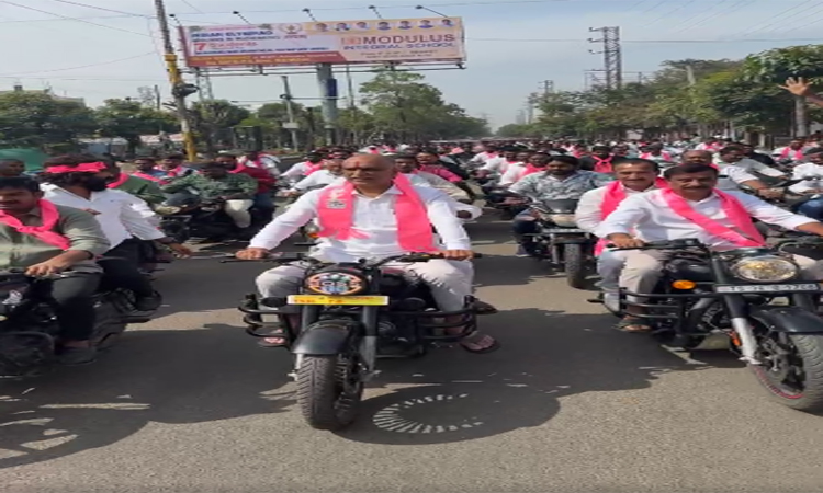 దీక్షా దివస్.. హరీష్ భారీ బైక్ ర్యాలీ