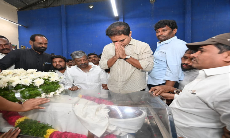 అందెశ్రీ పార్థివ దేహానికి కేటీఆర్ నివాళి
