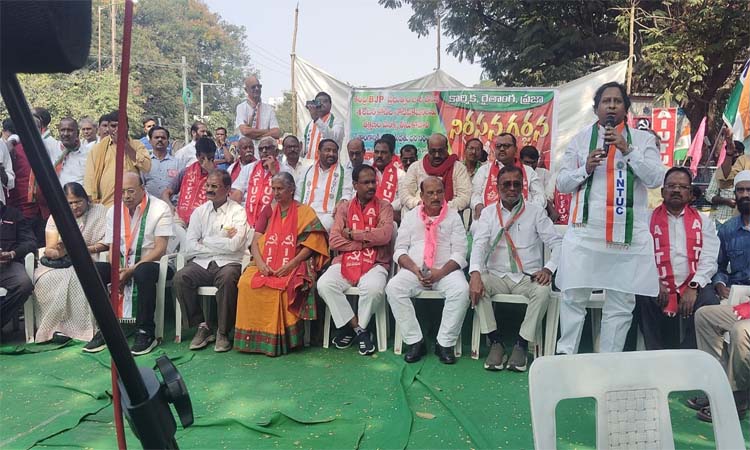 మోదీ సర్కారుపై కార్మిక సంఘాల నిరసన