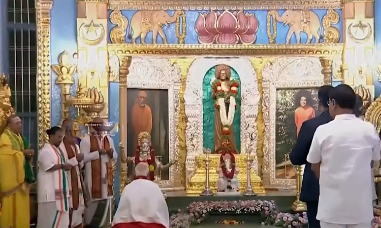 సత్యసాయి శత జయంతి వేడుకల్లో మోదీ