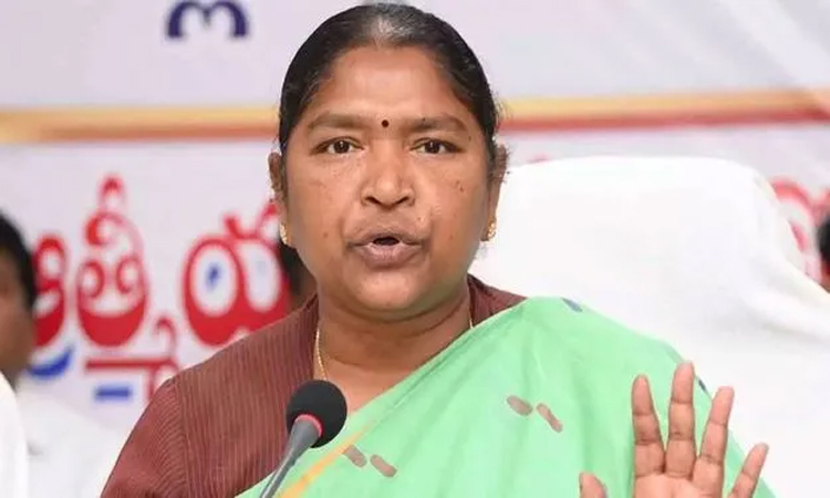 మేడారం పనుల పురోగతిపై మంత్రి సీతక్క