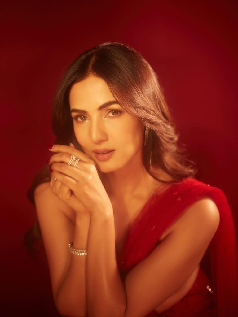 Sonal Chauhan Looks Stunning in Red
