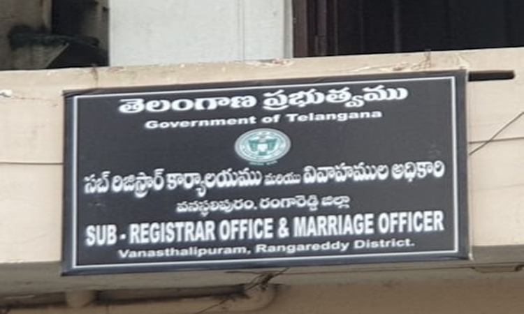 ఏకంగా జీహెచ్ఎంసీ పార్కును అమ్మేశారు!