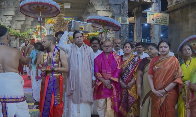 పద్మావతి అమ్మవారికి శ్రీవారి సారె