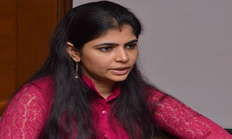 సీపీ సజ్జనార్‌కు సింగర్ చిన్మయి ఫిర్యాదు