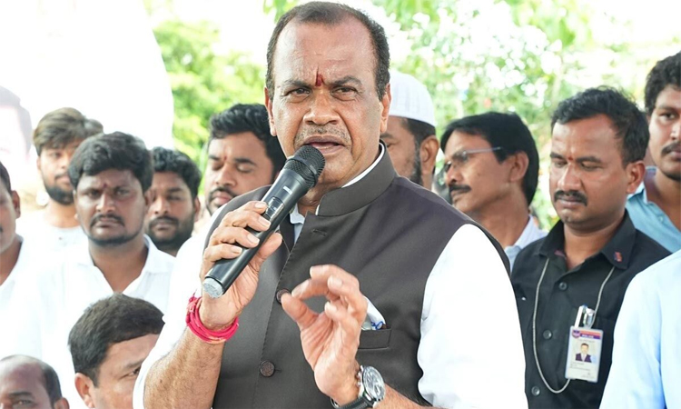 పవన్ సినిమాలు ఆడనివ్వం:కోమటిరెడ్డి