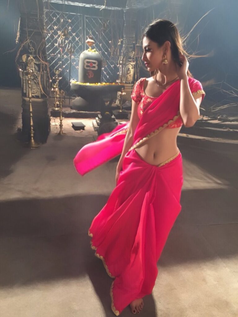 Mouni Roy Latest HD Pics