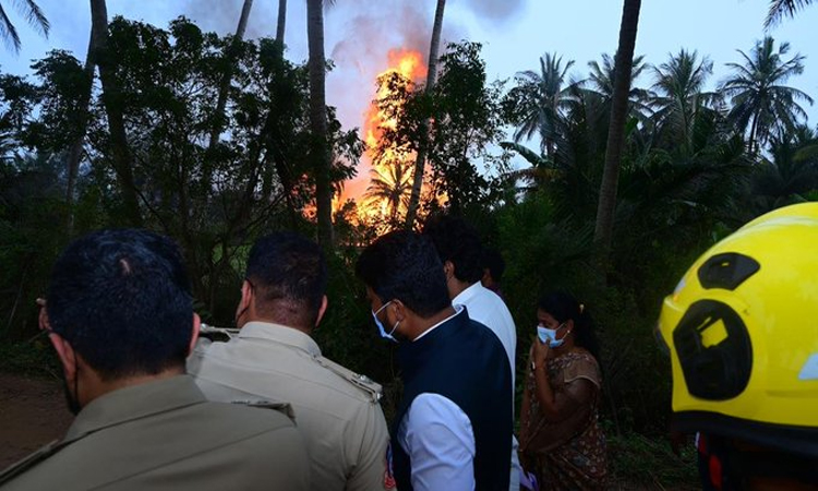 AP:ONGC గ్యాస్ బావిలో బ్లోఅవుట్