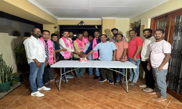 దక్షిణాఫ్రికాలో కేసీఆర్ బర్త్ డే వేడుకలు