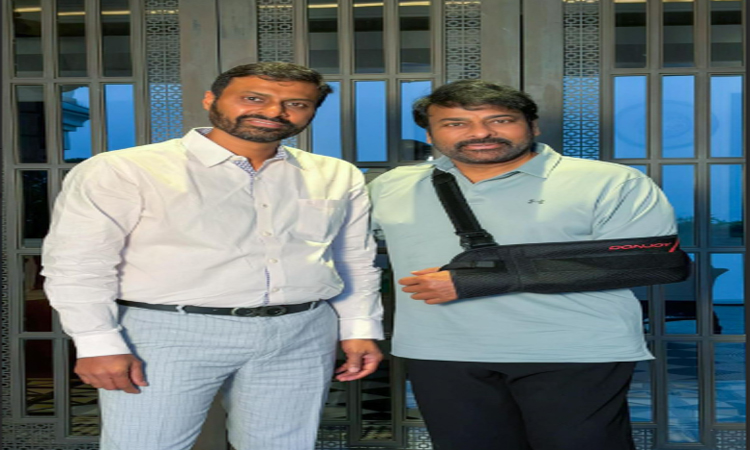 చేతికి పట్టీతో చిరంజీవి!