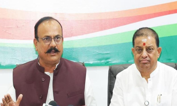 బీజేపీకి షాకిచ్చిన కార్పొరేటర్లు..కాంగ్రెస్‌లోకి!