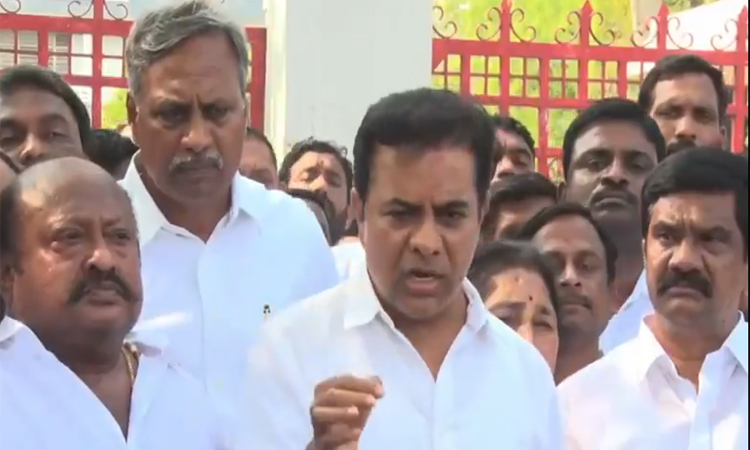 గాంధీ కుటుంబానికి ఇస్తామనన్న డబ్బులెక్కడివి?