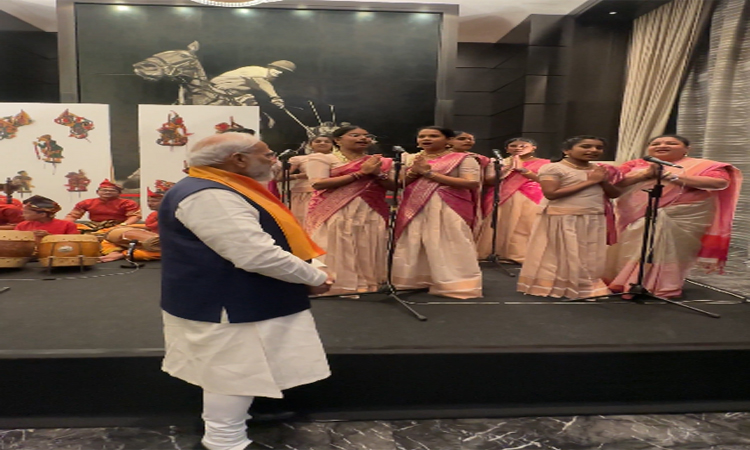 విద్యార్థుల భక్తి గీతాలు.. ప్రశంసించిన ప్రధాని