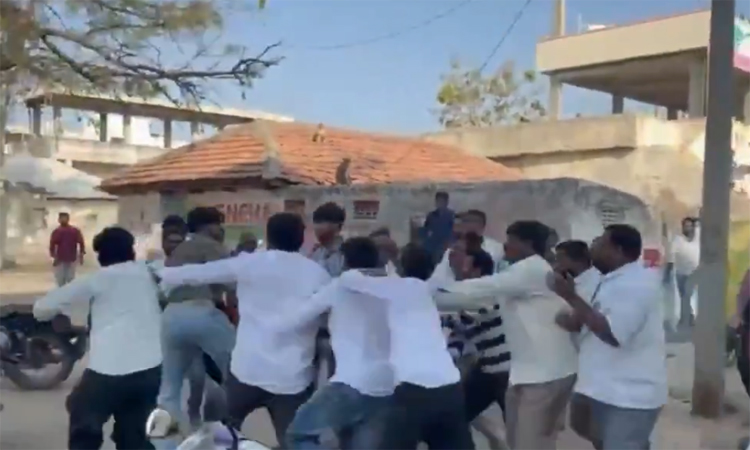 మున్సిపల్ ఎన్నికలు..ఉద్రిక్త పరిస్థితులు