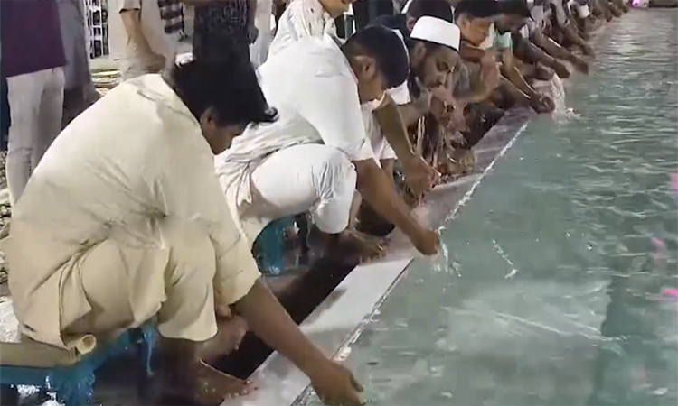 రంజాన్..ముస్లింల ప్రత్యేక ప్రార్థనలు