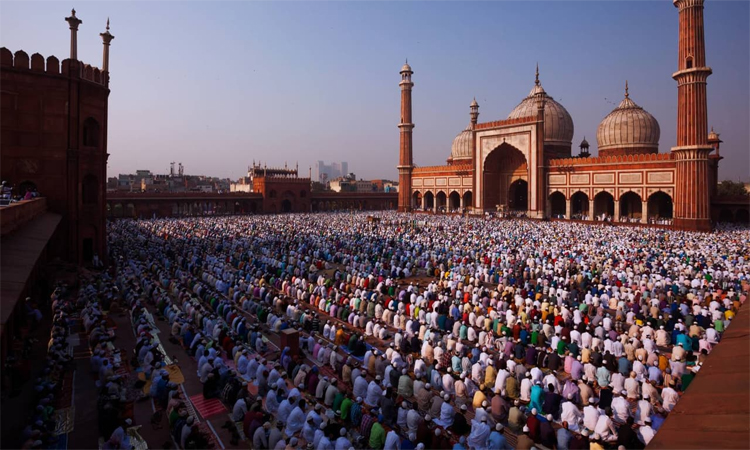 కనిపించిన రంజాన్ నెలవంక