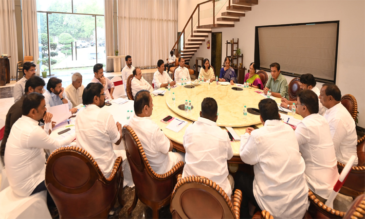 హైదరాబాద్‌ని కుప్పకూల్చింది రేవంత్ రెడ్డే:కేటీఆర్