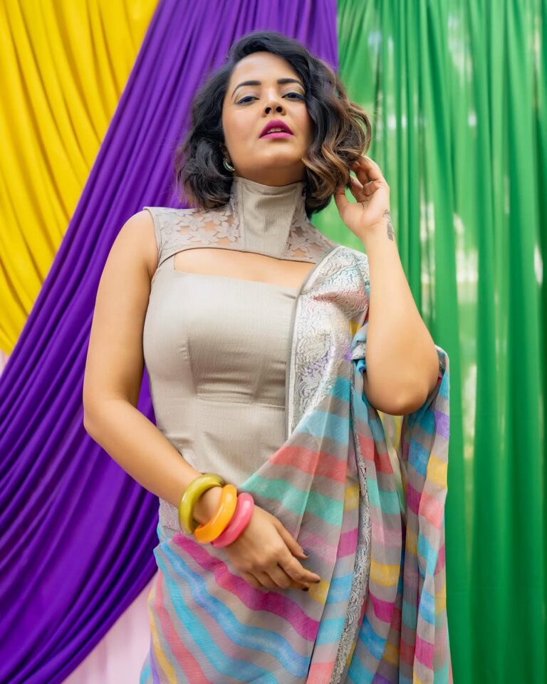 Anasuya Bharadwaj Stunning Looks In Saree