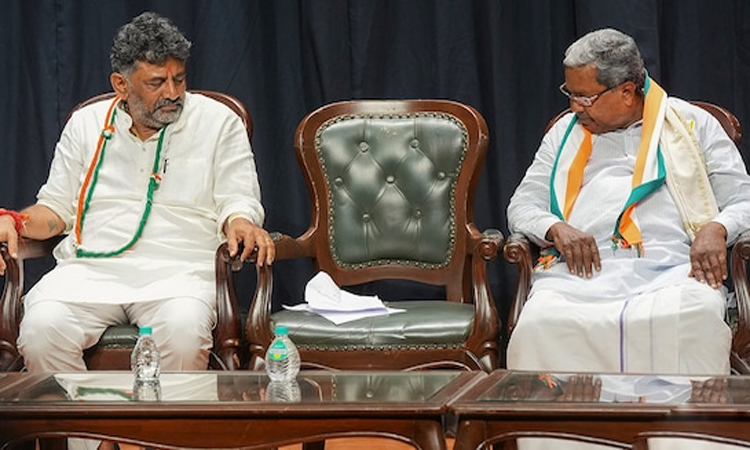 కర్ణాటక సీఎంపై ఫోన్ ట్యాపింగ్ ఆరోపణలు