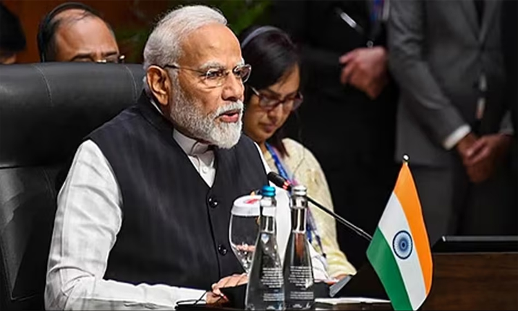 న్యూస్ ఛానళ్లకు కేంద్రం షాక్