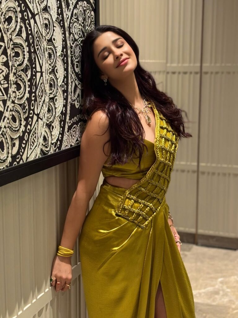 Nyra Banerjee stuns in saree