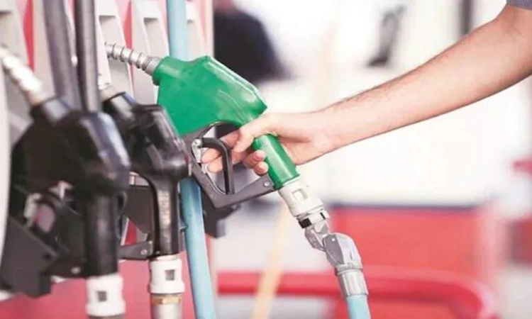 తెలంగాణలో పెట్రోల్ కొరత లేదు!