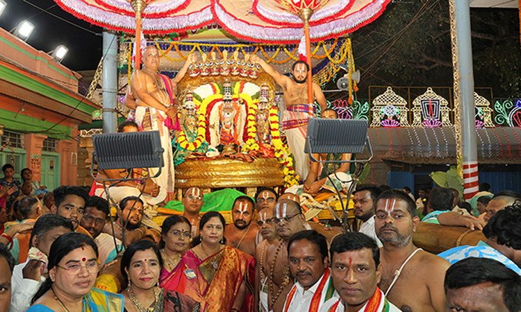 పెద్దశేష వాహనంపై కోదండరాముడు