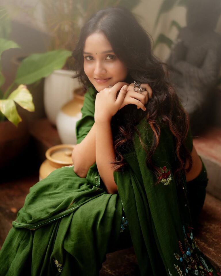 anikha surendran pics latest