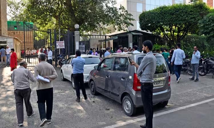 ఢిల్లీలో భూకంపం..5.9 తీవ్రత!