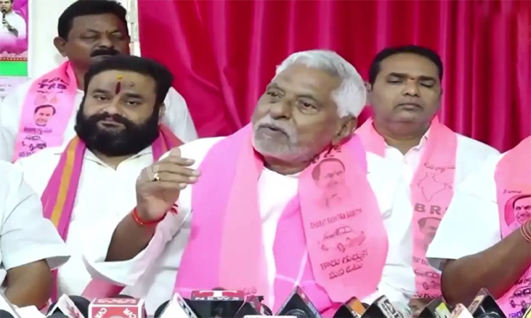 కవిత మాటలను ఉపసంహరించుకోవాలి
