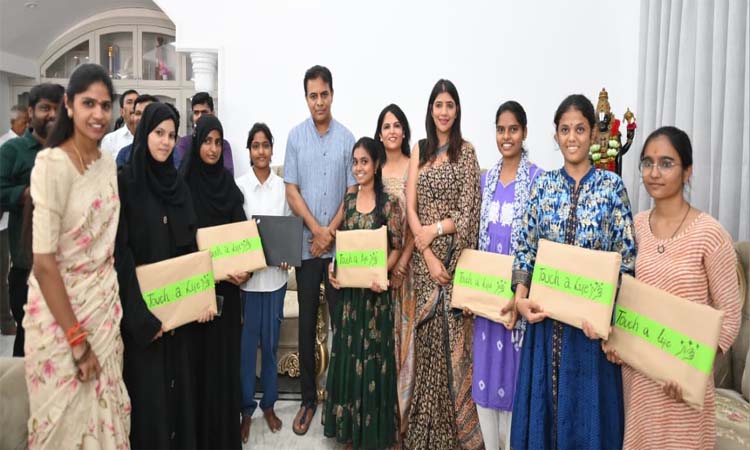 KTR:పేద విద్యార్థినుల భవిష్యత్తుకు భరోసా