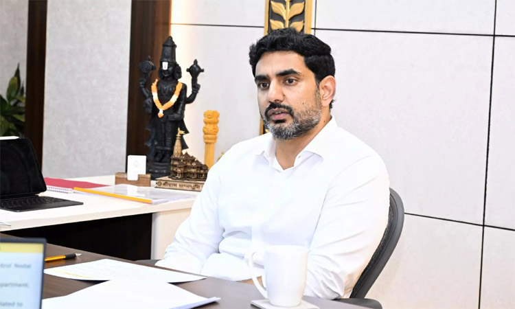 ఆర్టీఏ అధికారిని ప్రశంసించిన మంత్రి లోకేష్